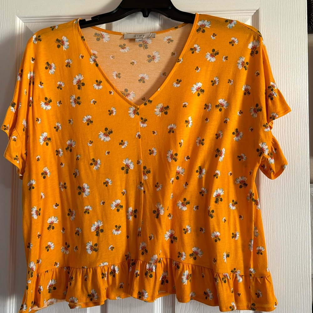 Loft - short beautiful top ruffle bottoms, size large